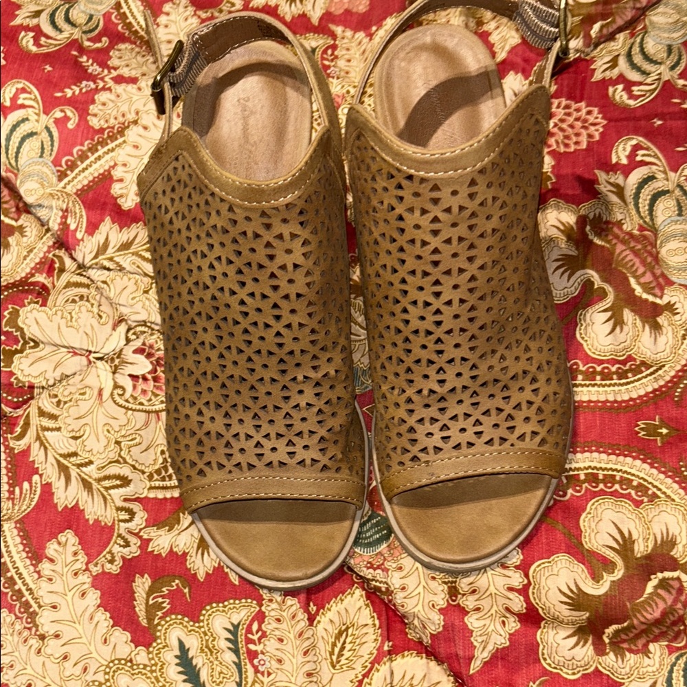 Universal Thread Brown Geometric Sandals - image 4